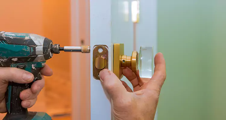 Broken Door Knob Fix in Carrollwood, FL